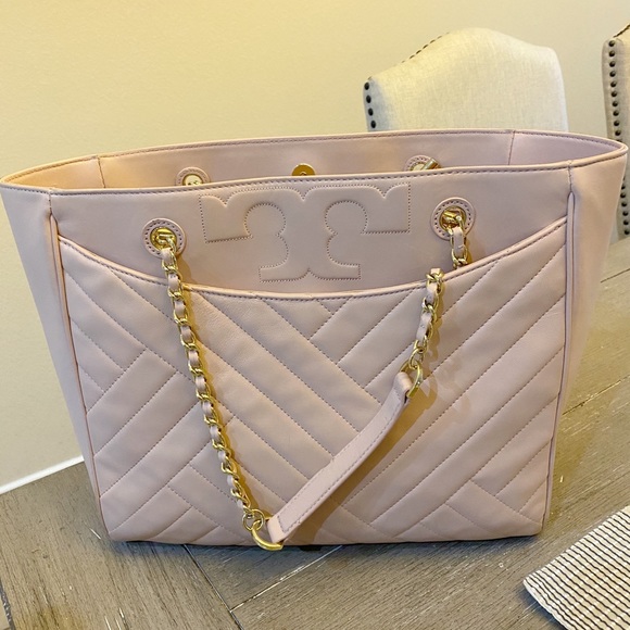 Gently used 🎀 Tory Burch Alexa Quilted Tote - Picture 3 of 8